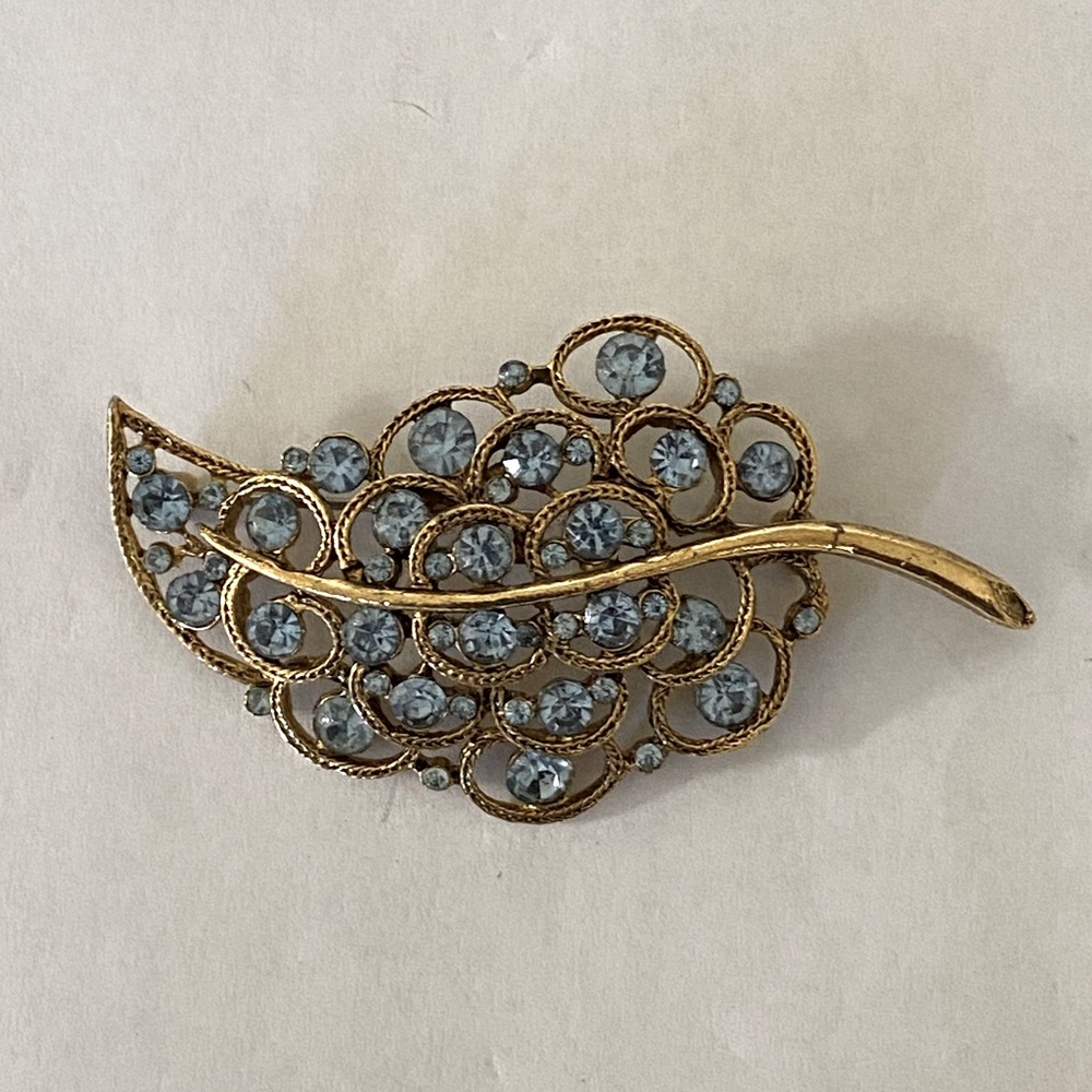 VINTAGE BROOCH